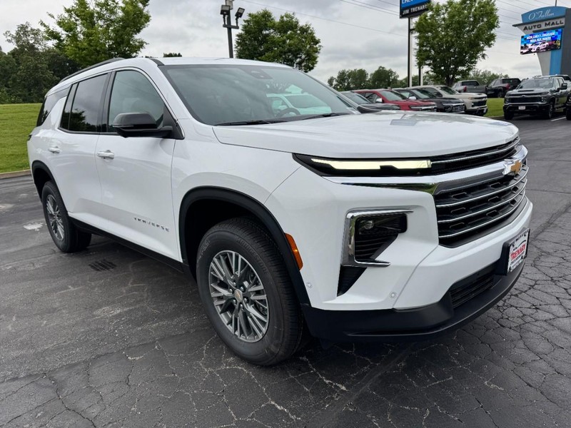 Chevrolet Traverse Vehicle Image 02