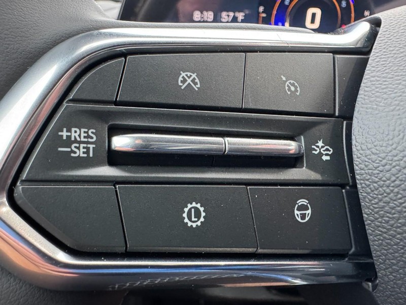 Chevrolet Traverse Vehicle Image 12