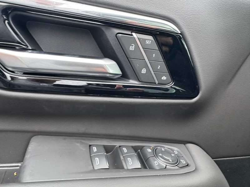 Chevrolet Tahoe Vehicle Image 12