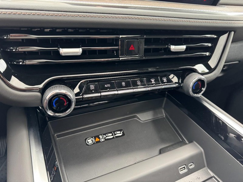 Chevrolet Tahoe Vehicle Image 16