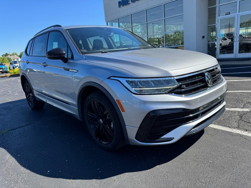 Volkswagen Tiguan Vehicle Image 02