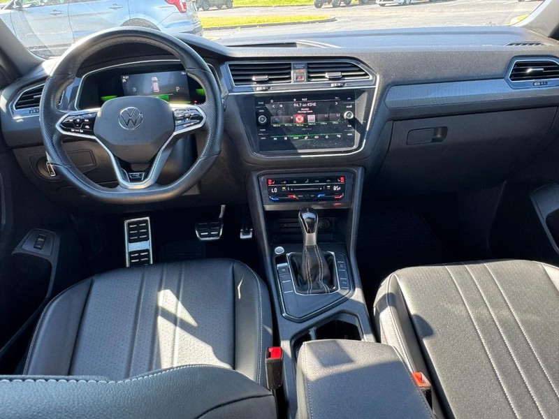 Volkswagen Tiguan Vehicle Image 12