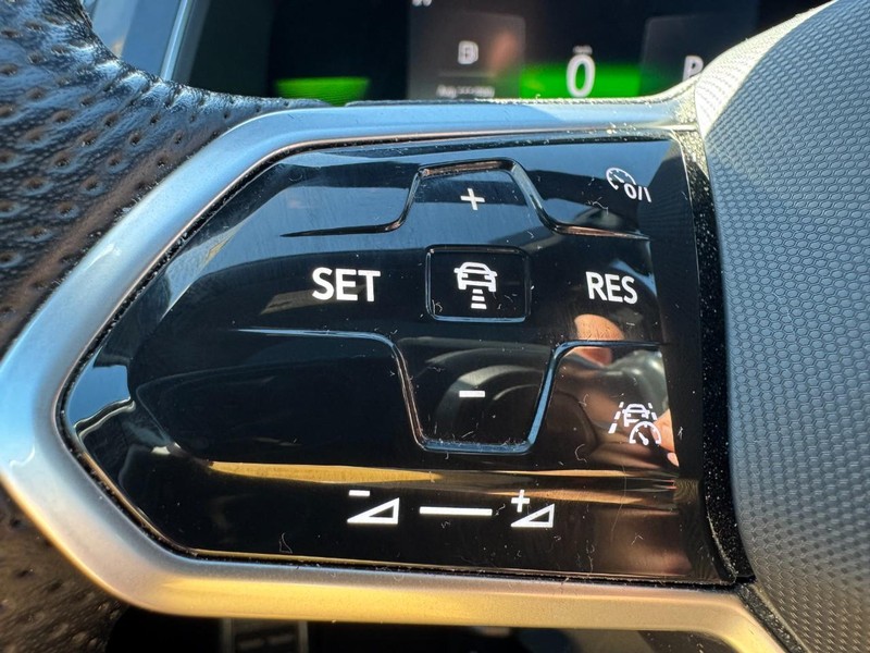 Volkswagen Tiguan Vehicle Image 17