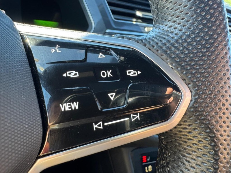 Volkswagen Tiguan Vehicle Image 18