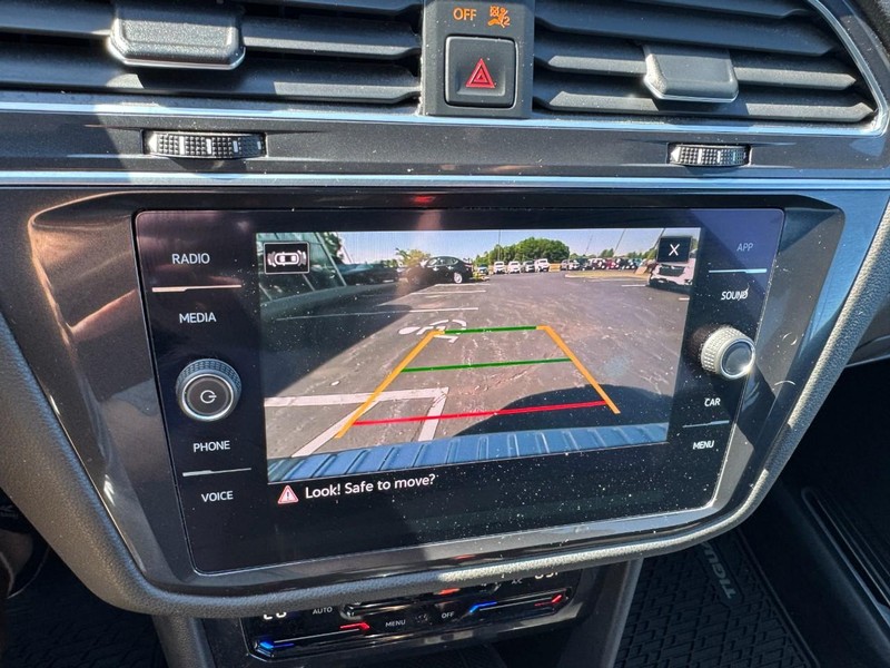 Volkswagen Tiguan Vehicle Image 21