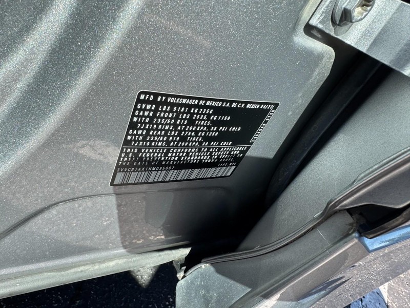 Volkswagen Tiguan Vehicle Image 24
