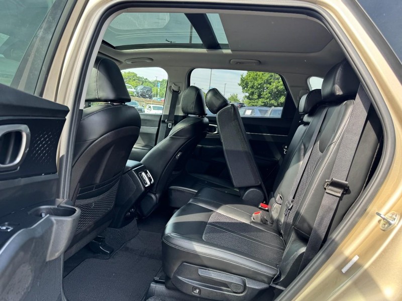Kia Sorento Vehicle Image 10
