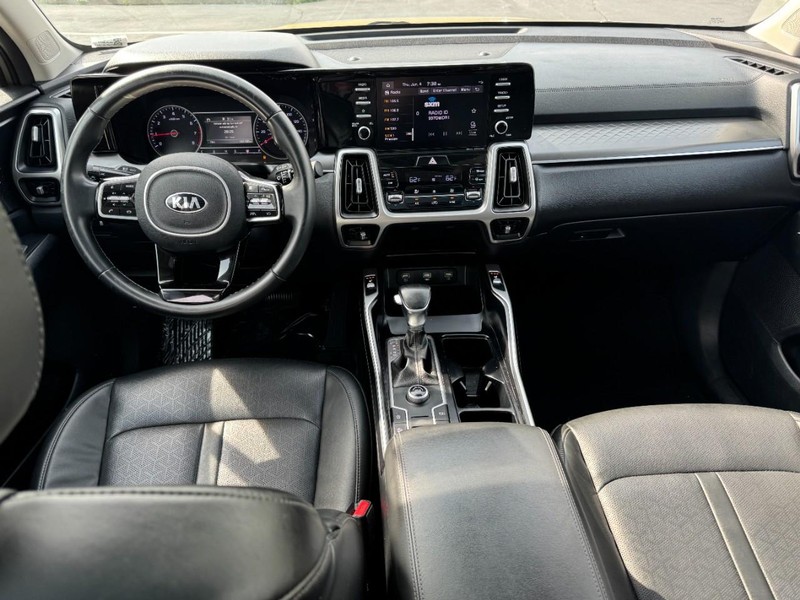Kia Sorento Vehicle Image 12