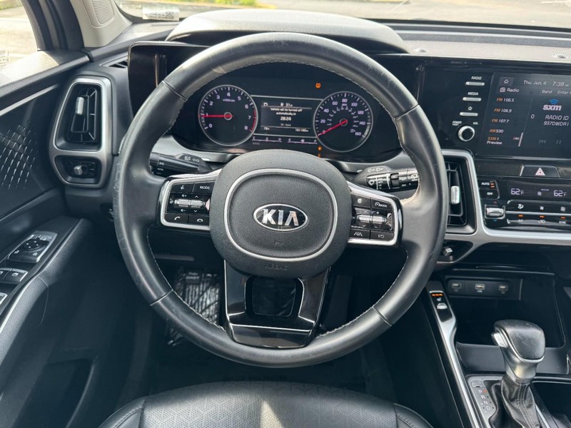 Kia Sorento Vehicle Image 13