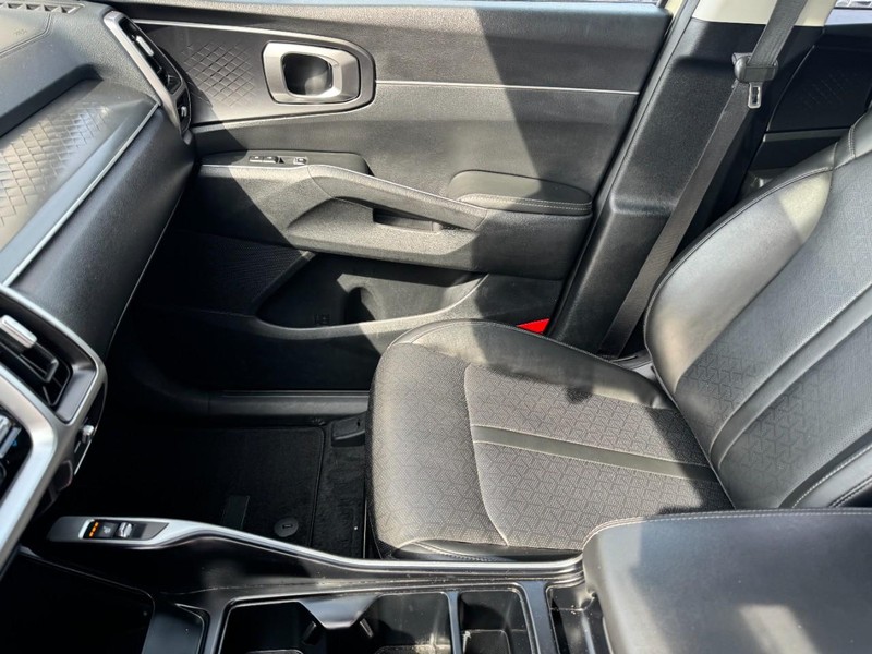 Kia Sorento Vehicle Image 14