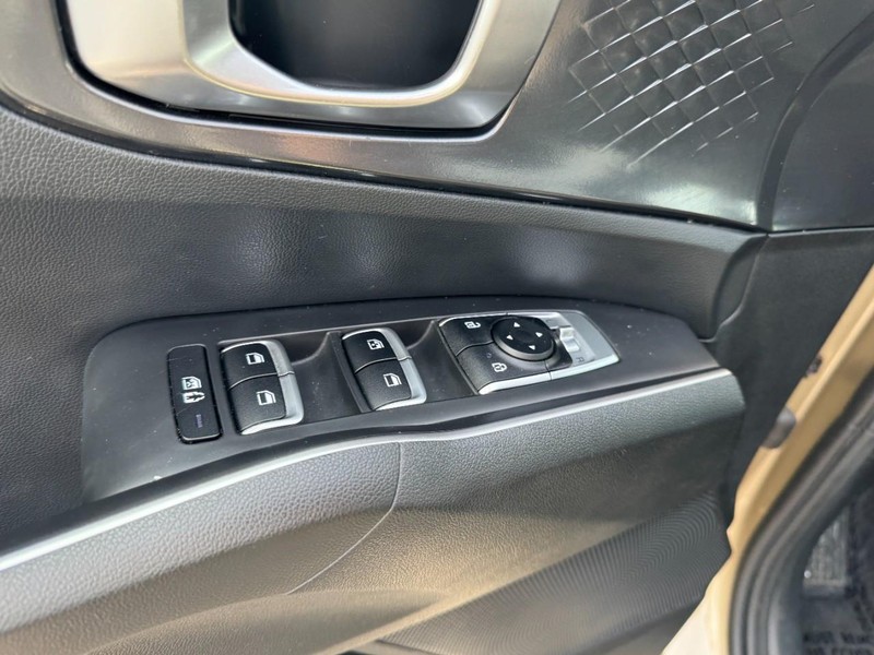 Kia Sorento Vehicle Image 16