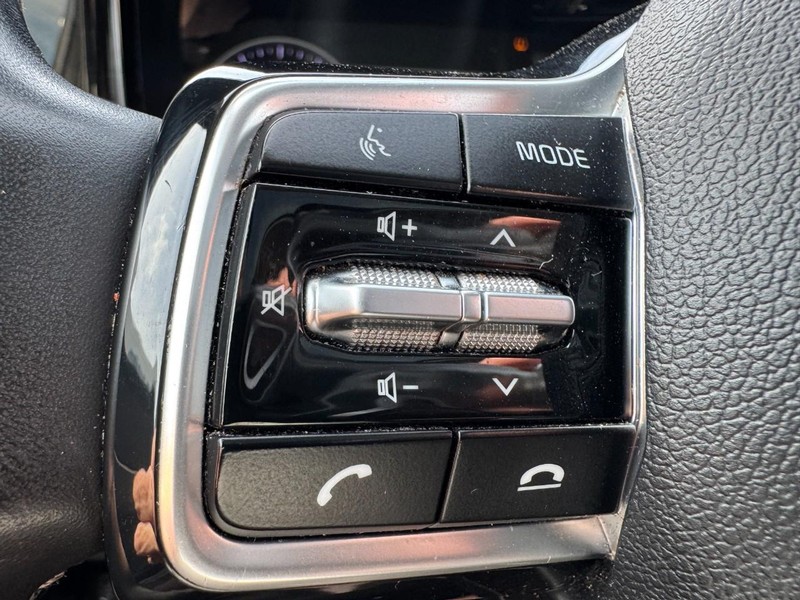 Kia Sorento Vehicle Image 17