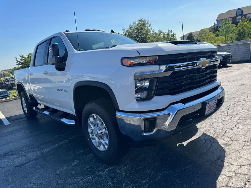 Chevrolet Silverado 2500HD Vehicle Image 02