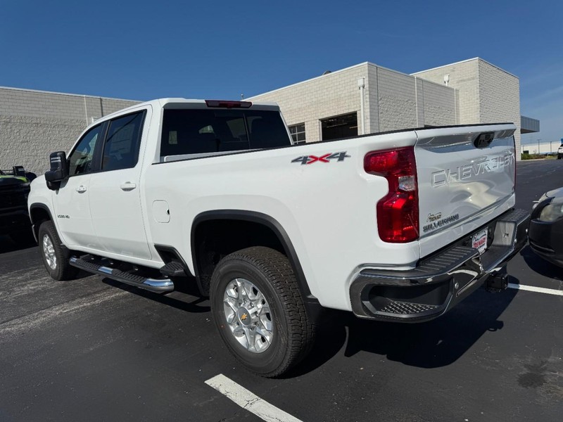 Chevrolet Silverado 2500HD Vehicle Image 05