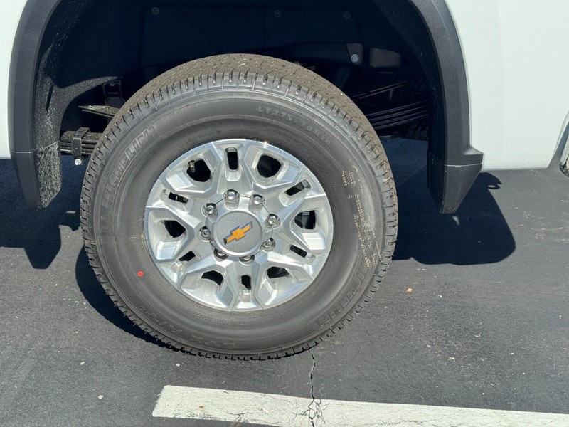 Chevrolet Silverado 2500HD Vehicle Image 06