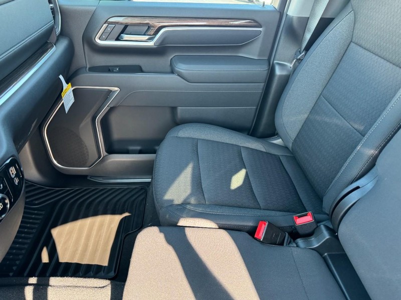 Chevrolet Silverado 2500HD Vehicle Image 09