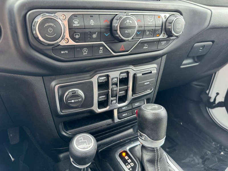Jeep Wrangler Vehicle Image 16