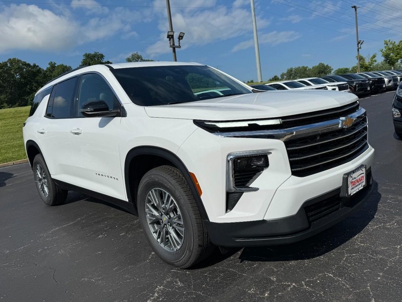 Chevrolet Traverse Vehicle Image 02
