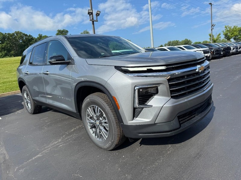 Chevrolet Traverse Vehicle Image 02