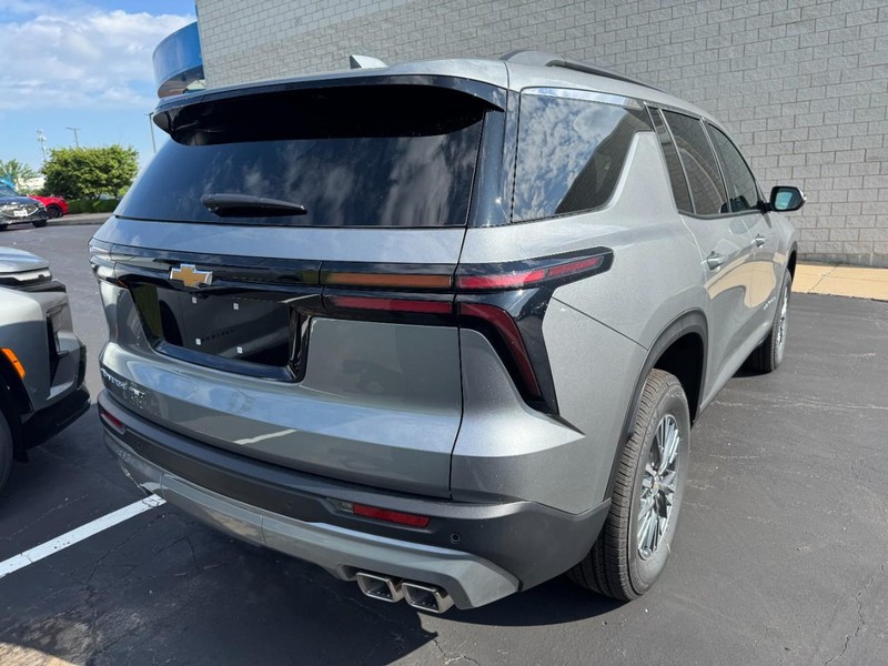 Chevrolet Traverse Vehicle Image 03