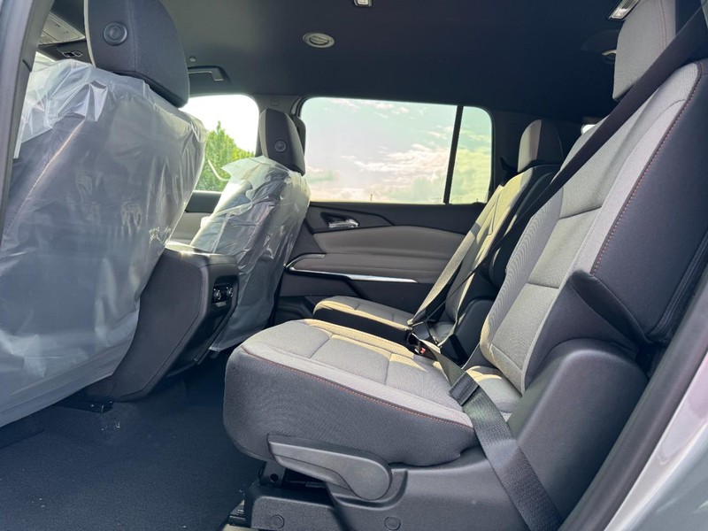Chevrolet Traverse Vehicle Image 06