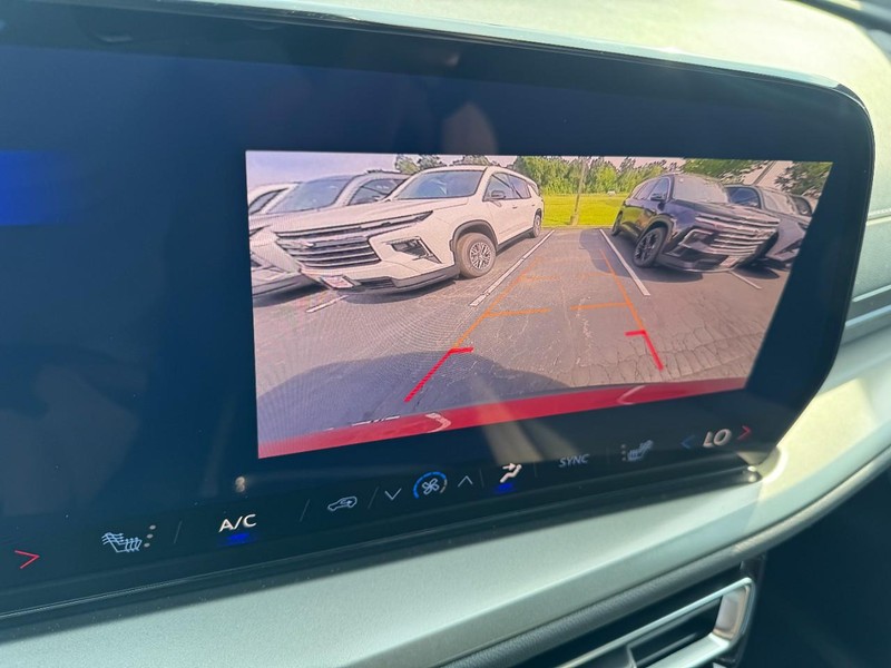 Chevrolet Traverse Vehicle Image 16