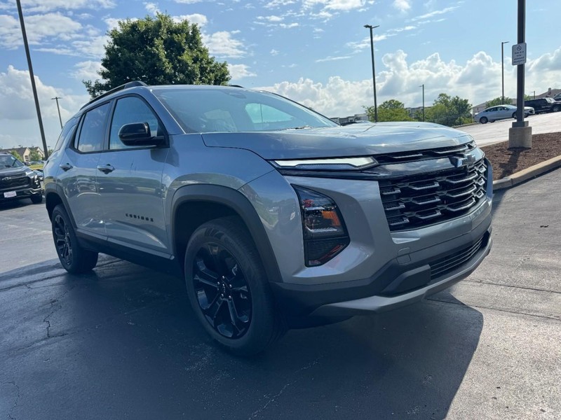 Chevrolet Equinox Vehicle Image 02