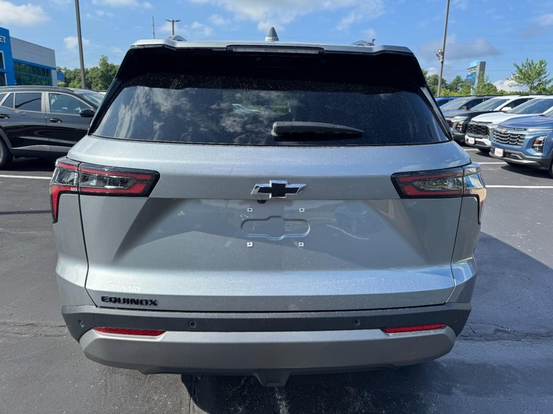 Chevrolet Equinox Vehicle Image 04