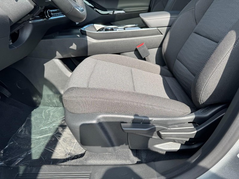 Chevrolet Equinox Vehicle Image 10