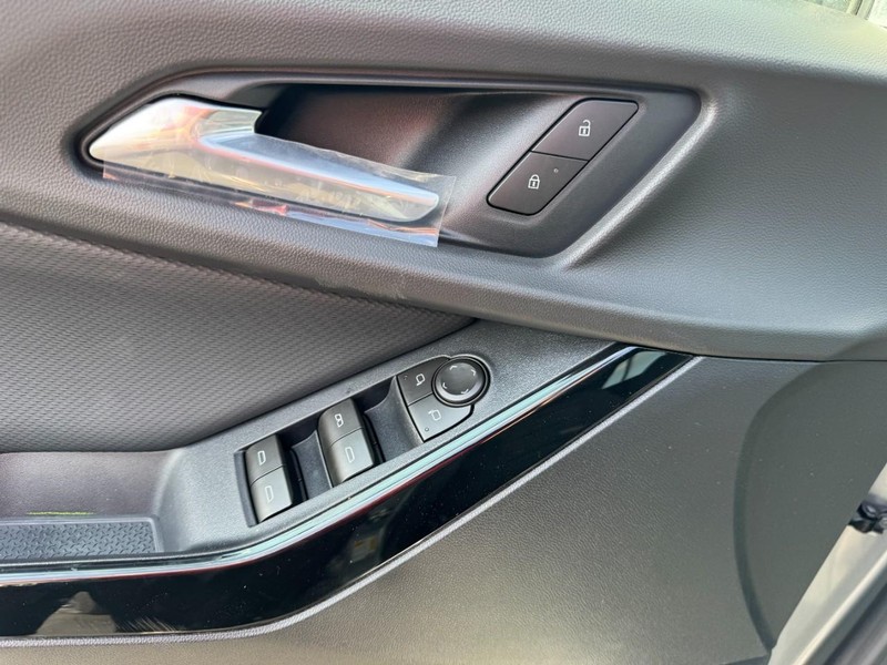Chevrolet Equinox Vehicle Image 11