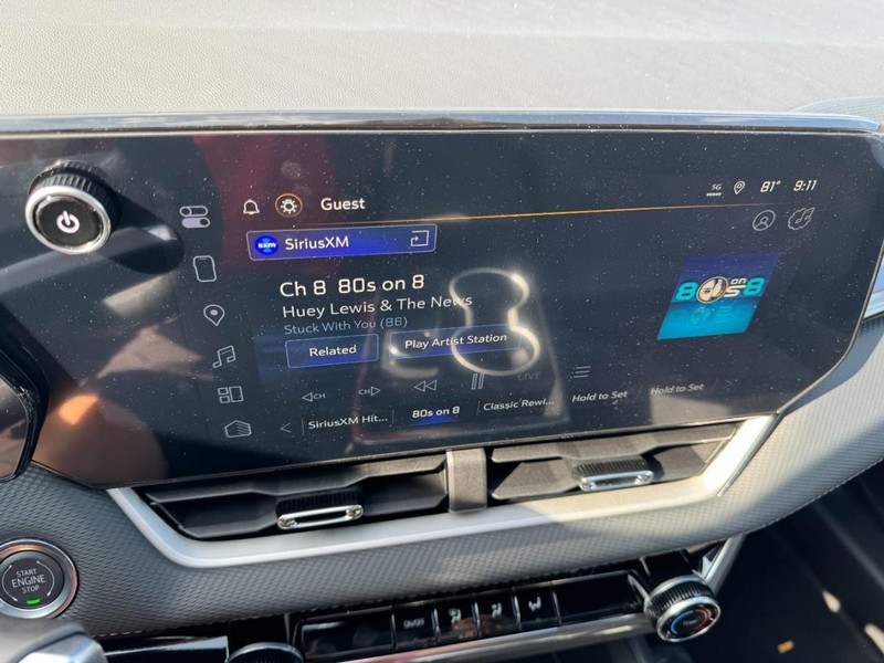 Chevrolet Equinox Vehicle Image 15