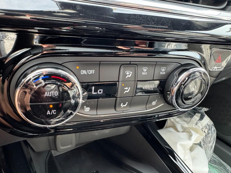 Chevrolet Trax Vehicle Image 12