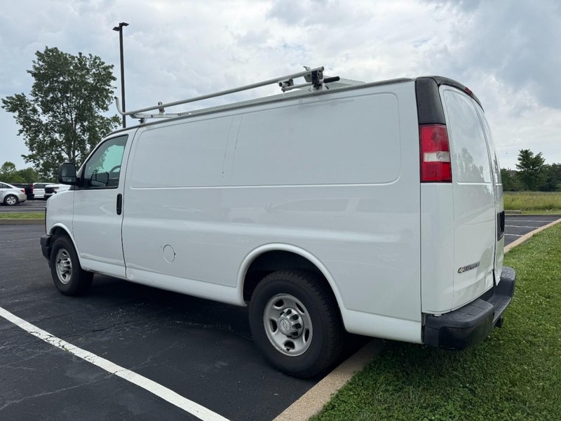 Chevrolet Express Cargo Van Vehicle Image 04