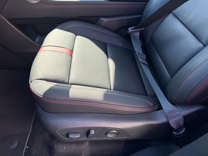 Chevrolet Traverse Vehicle Image 11