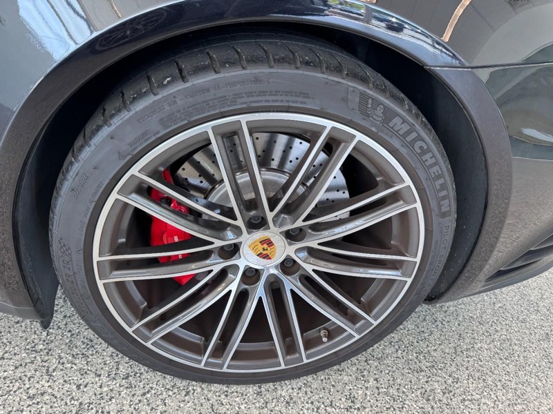 Porsche 911 Vehicle Image 07
