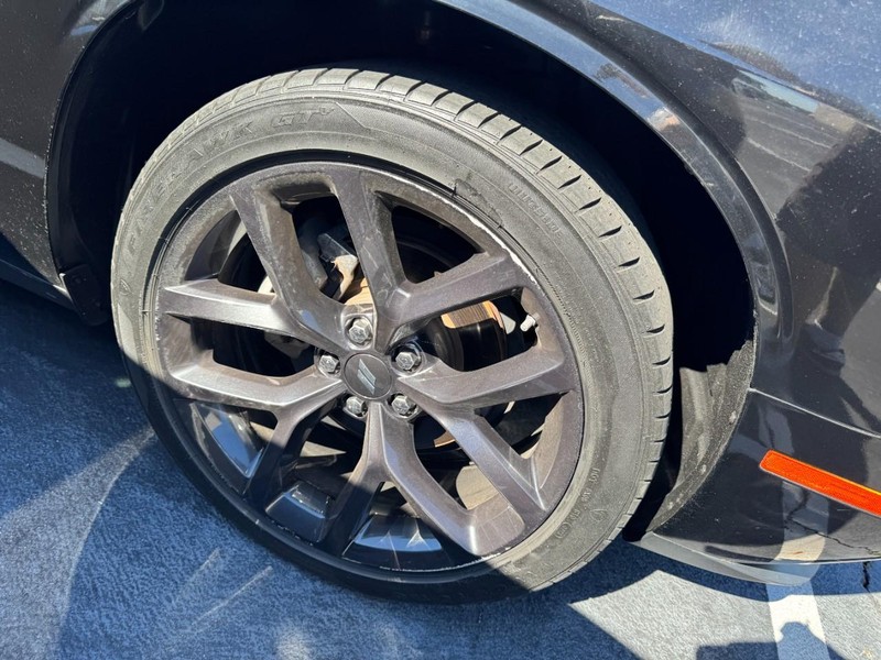 Dodge Challenger Vehicle Image 05