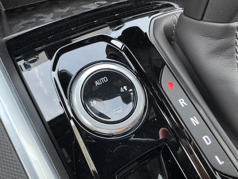 Chevrolet Colorado Vehicle Image 13