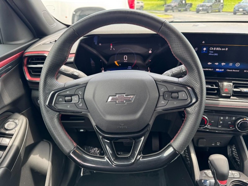 Chevrolet TrailBlazer Vehicle Image 12