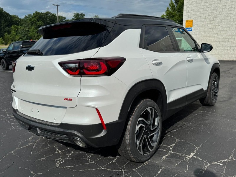 Chevrolet TrailBlazer Vehicle Image 03