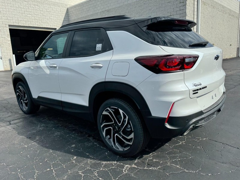 Chevrolet TrailBlazer Vehicle Image 05