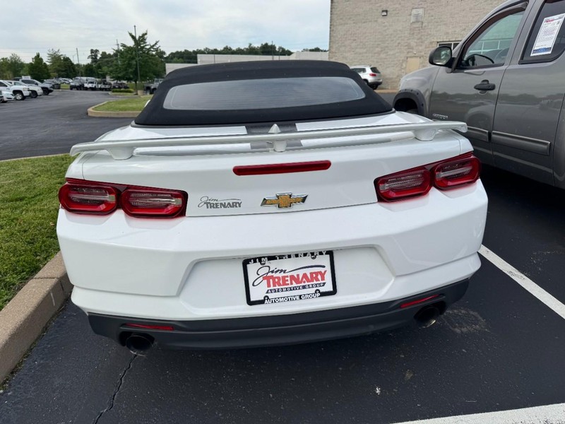 Chevrolet Camaro Vehicle Full-screen Gallery Image 05