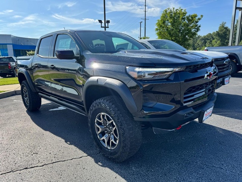 Chevrolet Colorado Vehicle Image 02