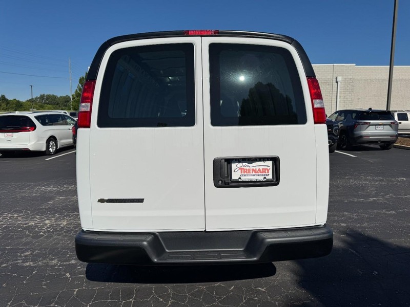Chevrolet Express Cargo Van Vehicle Image 04