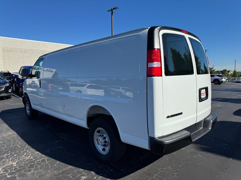 Chevrolet Express Cargo Van Vehicle Image 05