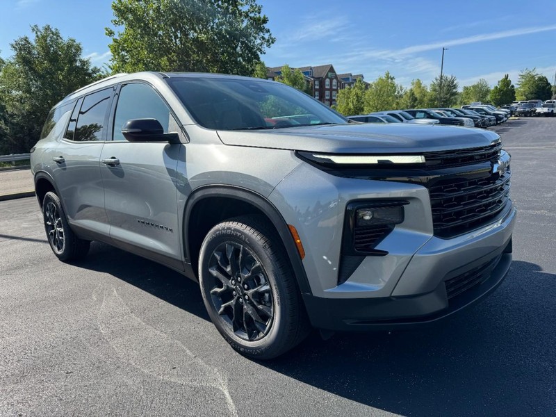 Chevrolet Traverse Vehicle Image 02