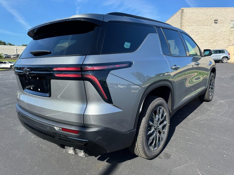 Chevrolet Traverse Vehicle Image 03