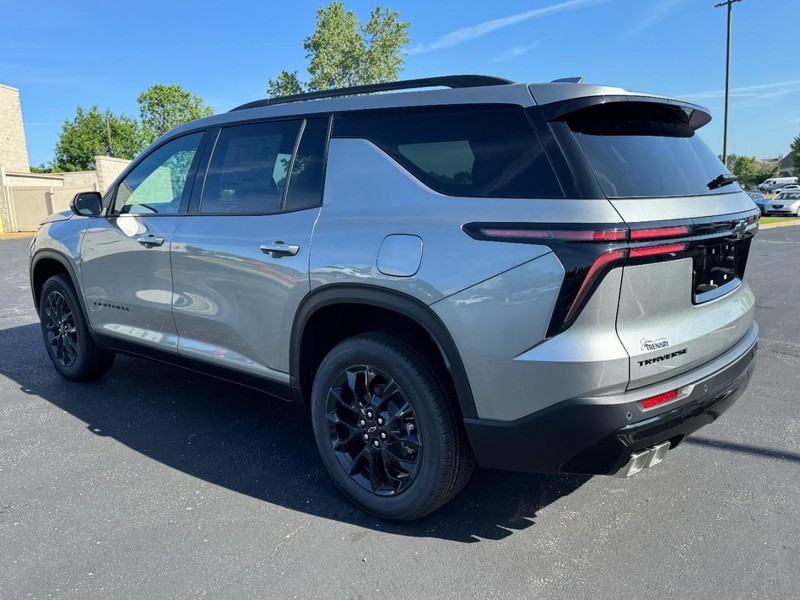 Chevrolet Traverse Vehicle Image 05