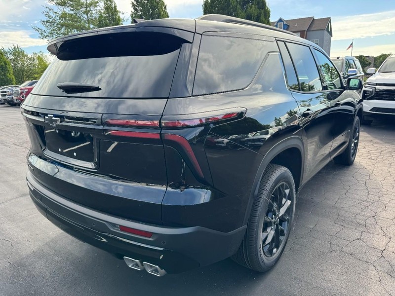 Chevrolet Traverse Vehicle Image 03