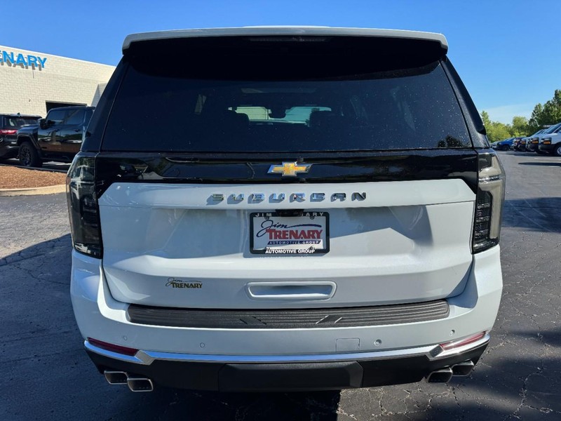 Chevrolet Suburban Vehicle Image 04