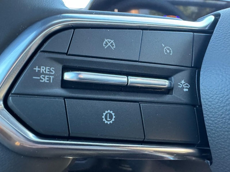 Chevrolet Suburban Vehicle Image 14
